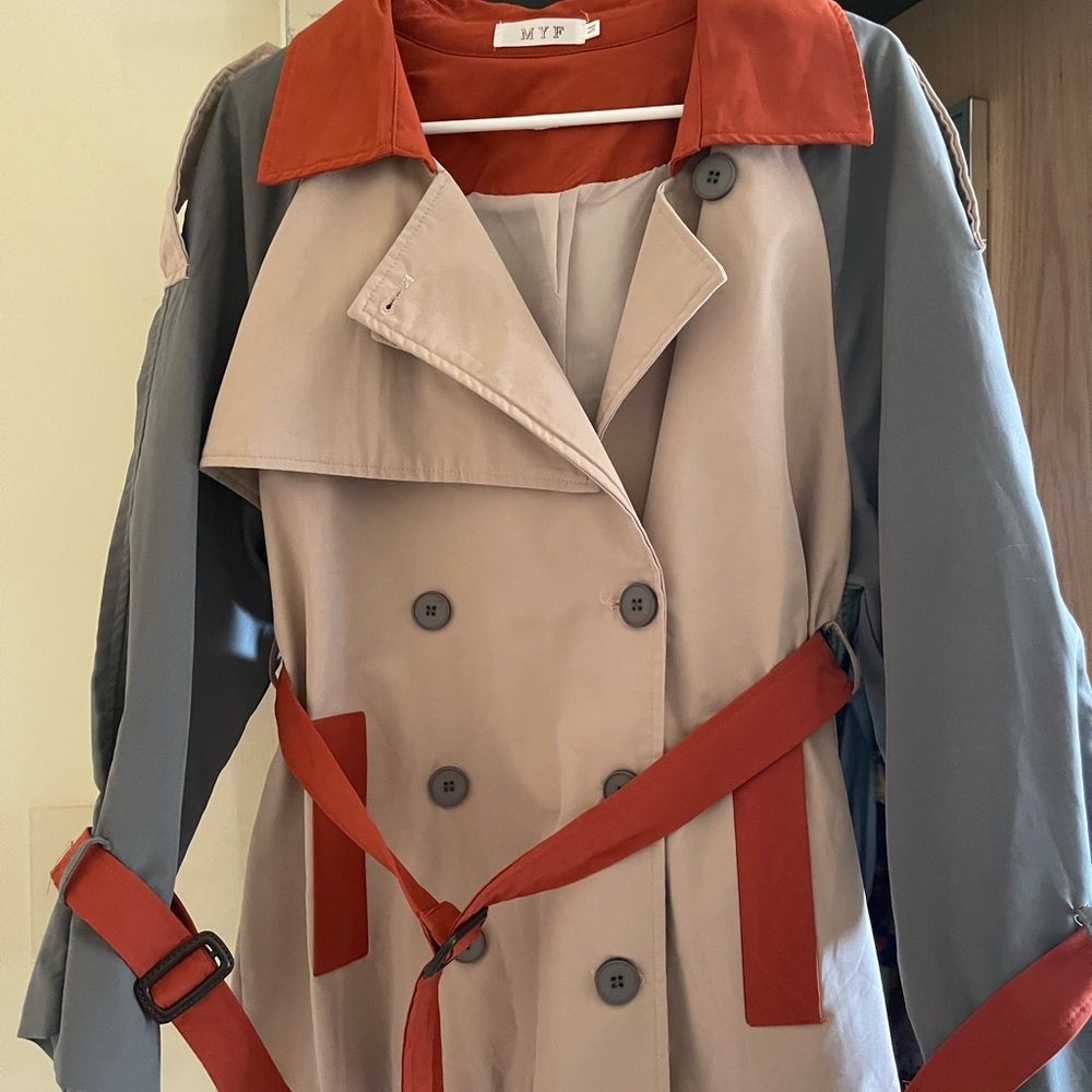 In very great condition trench coat
